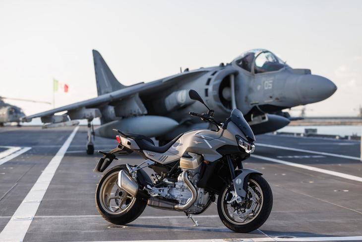 La Moto Guzzi V100 Mandello Aviazione Navale: una moto que combina tradición e innovación