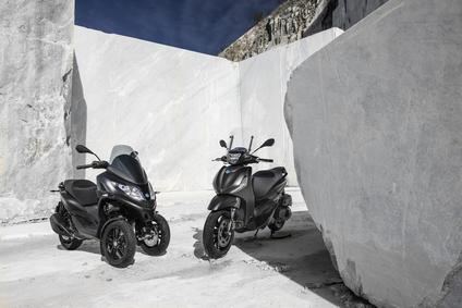 Piaggio lanza nuevos acabados Deep Black para sus scooters Beverly y MP3 300 hpe