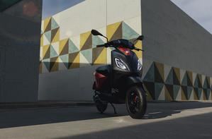 Piaggio lanza una nueva versión del e-scooter para la movilidad urbana con mayor potencia y rendimiento