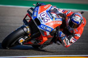 Dovizioso comienza dando; Lorenzo, tras una vuelta a Montegui, ha decido retirarse