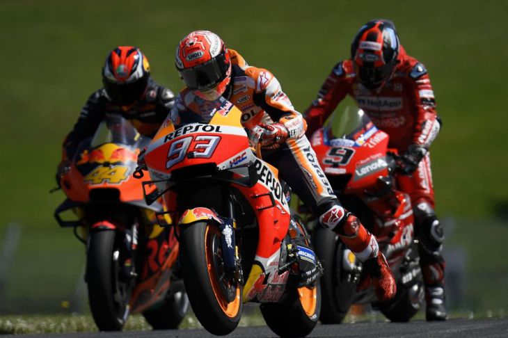 Marc Márquez logra la pole frente a la 'armada' Ducati