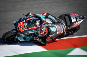 El debutante Fabio Quartararo se hace con el mando tras la caida de Márquez