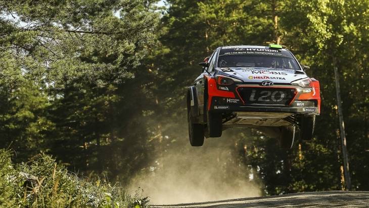 Rallye de Finlandia, el festival de los saltos