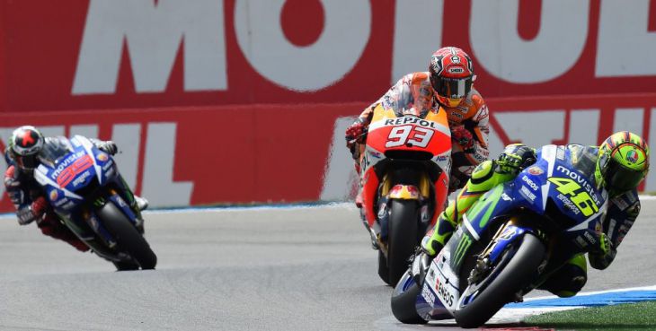 Márquez se impone en los libres del viernes y bate el récord del circuito