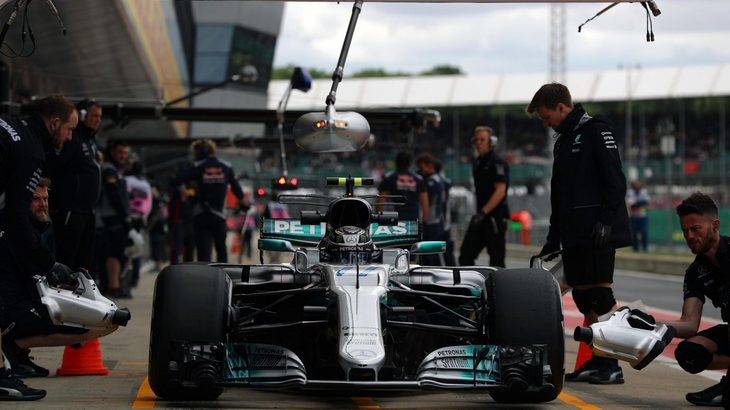 Los Mercedes se muestran superiores en Silverstone