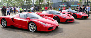 Carmena prohíbe la celebración del aniversario de Ferrari en Madrid