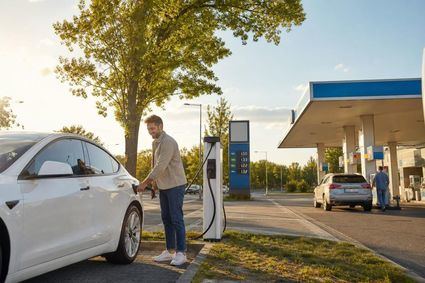 ¿Cuánto cuesta mantener un coche eléctrico frente a un gasolina y un diésel? La comparativa que despeja todas las dudas
