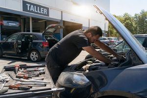 Las 7 averías del coche que más se disparan en verano y cuánto cuesta repararlas