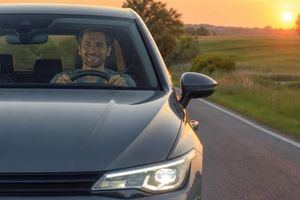 Estas cinco tecnologías de tu coche pueden ayudarte a gastar mucho menos combustible en carretera