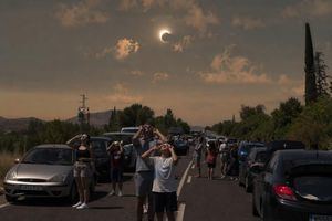 Eclipse del 12 de agosto: las carreteras que pueden registrar más tráfico y a qué hora debes evitar viajar