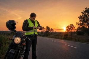 La DGT avisa a los motoristas: desde octubre tendrán que llevar estos nuevos elementos obligatorios