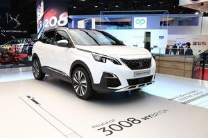 Peugeot 3008 GT Hybrid4 con 300 CV y 4 ruedas motrices