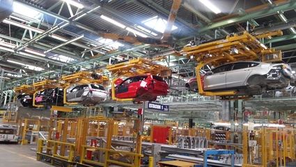 Las fábricas españolas alcanzan un 5,8% más de producción y 2,21 millones de vehículos