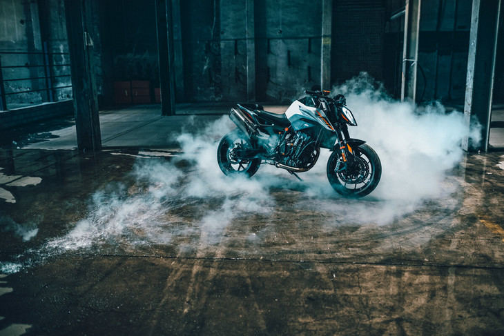 Nueva KTM 790 DUKE, el regreso de la naked de media cilindrada