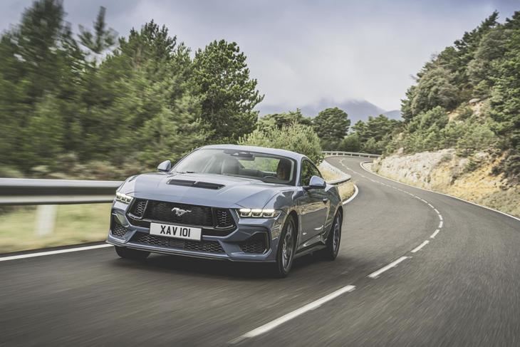 Nuevos Ford Mustang coupé y descapotable: Más dinámico, conectado y con mejores prestaciones.