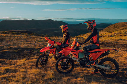 Descubre las increíbles mejoras de la gama KTM EXC 2025