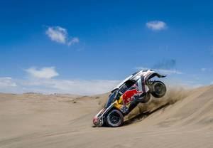 Loeb y Sainz se exhiben en las dunas