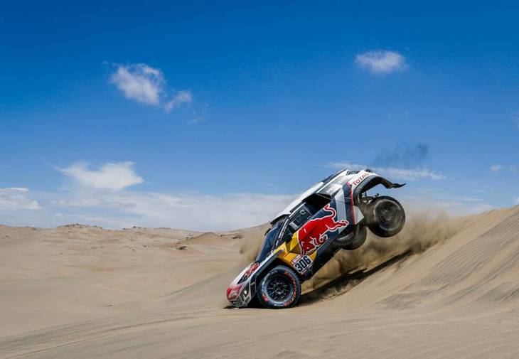 Loeb y Sainz se exhiben en las dunas