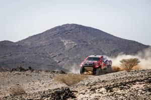 Al Attiyah y Barreda ganan por escaso margen en una etapa muy rápida