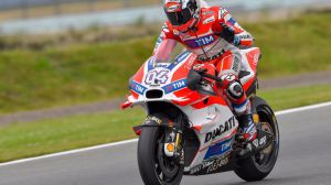 Dovizioso, canta bajo la lluvia