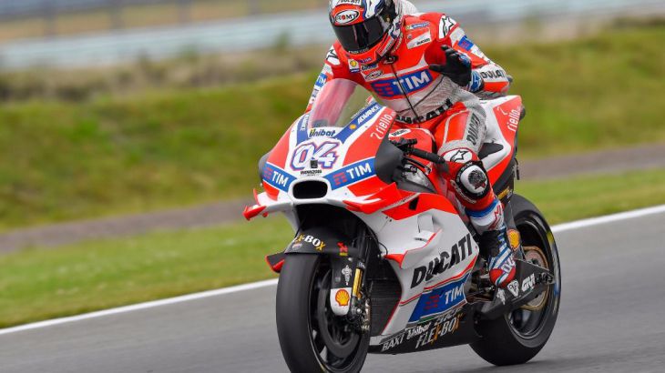 Dovizioso, canta bajo la lluvia