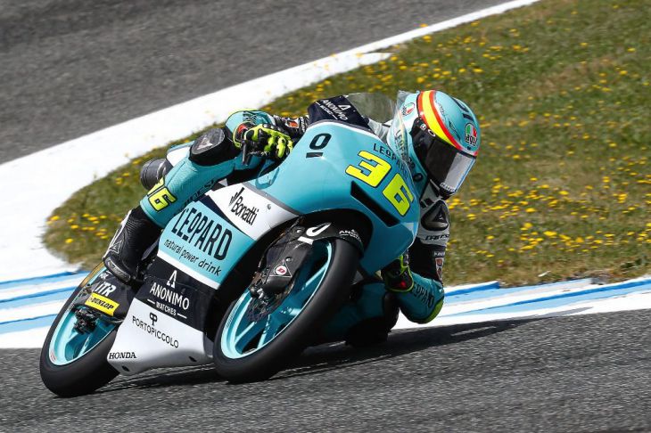 Joan Mir, quinta victoria y más líder en Moto3