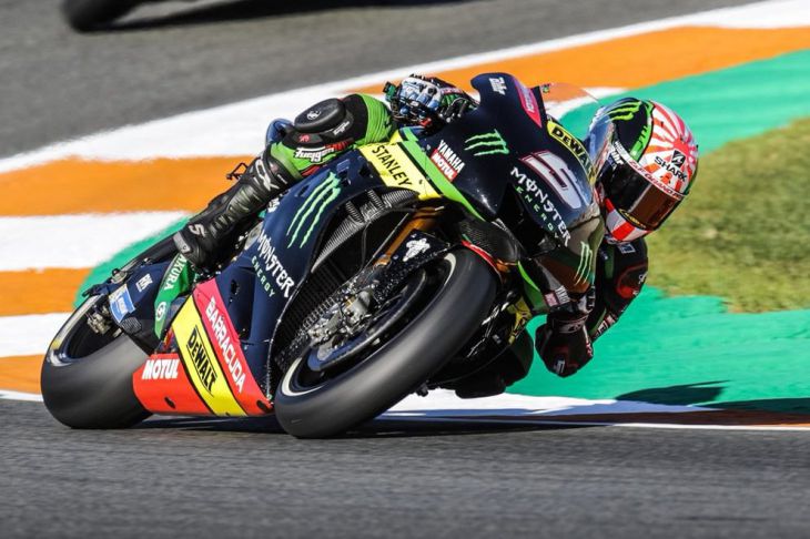 Johann Zarco supera a Márquez y bate el récord del circuito