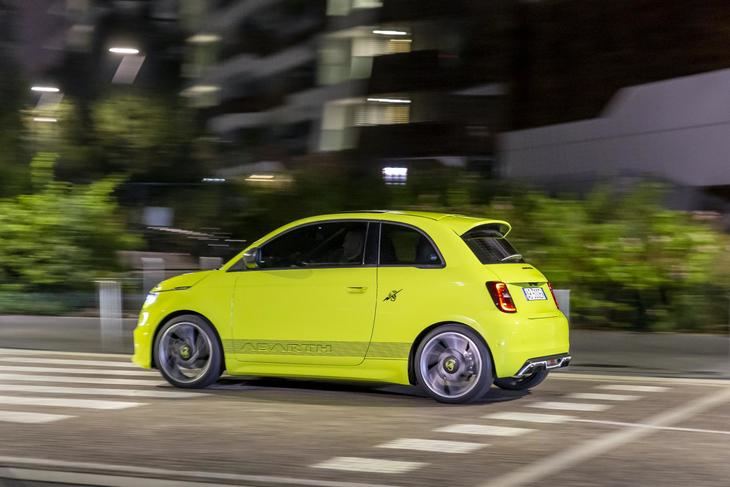 Abarth 500e, la firma del escorpión se electrifica