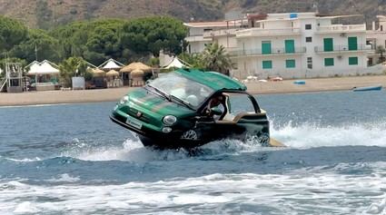 La firma del escorpión presenta el nuevo Abarth Offshore, un barco inspirado en su herencia deportiva