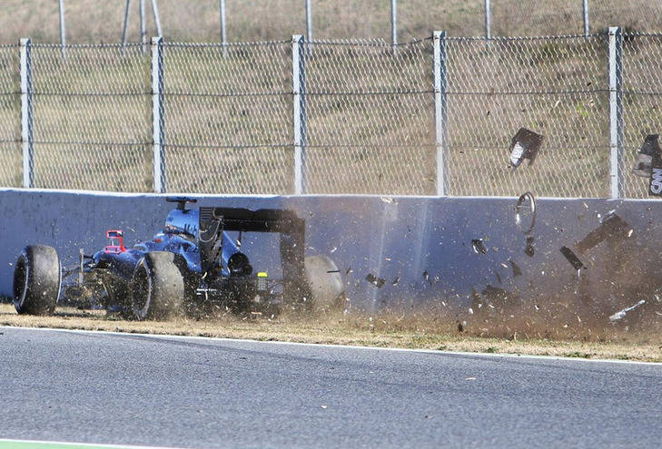 Colisión contra el muro de Alonso