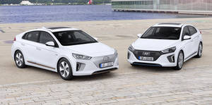 El Hyundai IONIQ híbrido (23.900€), directo competidor del Toyota Prius (32.000 €)