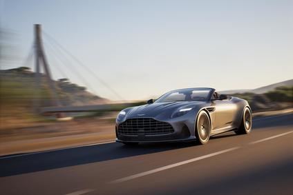 Nuevo Aston Martin DB12 Volante: una experiencia de conducción mejorada con tecnología avanzada
