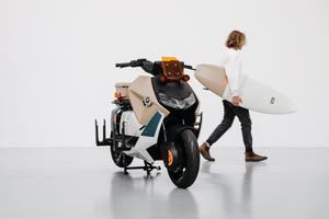 BMW MOTORRAD presenta la CE 04 e-scooter Vagabund Moto concept