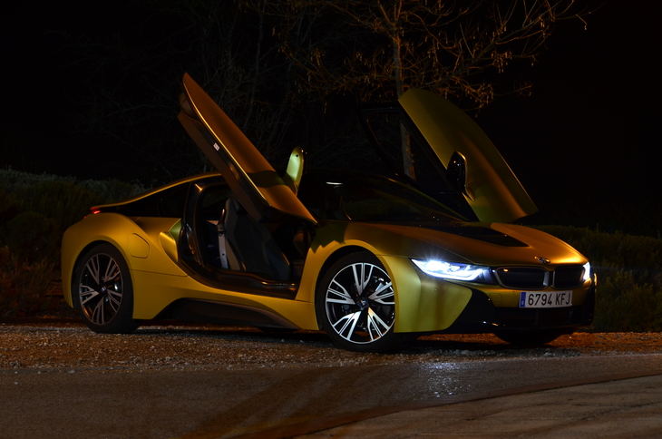 Nos ponemos al volante del BMW i8 en su versión más 'discreta'