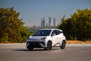 El BYD Dolphin Surf estrena cinco plazas y mantiene un precio de 12.605 euros