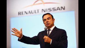 Carlos Ghosn dimite como Presidente de Renault antes de que le echen