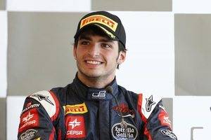 Calos Sainz firma con Renault