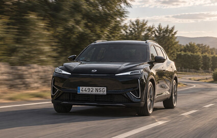 Dongfeng lanza en España un SUV PHEV de 299 CV por menos de 32.000 euros