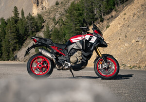 La Ducati Multistrada más deportiva se viste de MotoGP: 170 CV y escape Akrapovic