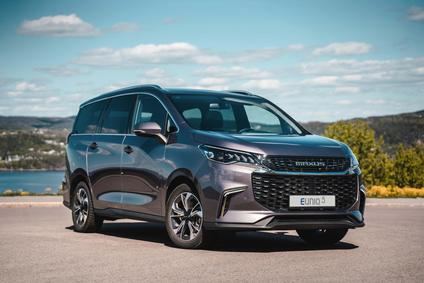 Maxus EUNIQ 5, un familiar de siete plazas y 100% eléctrico.