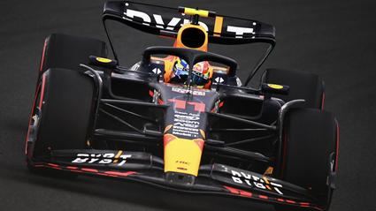 Sergio Pérez logra la pole position del Gran Premio de Arabia Saudí tras los problemas técnicos de Max Verstappen en la Q2