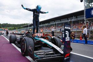 George Russell gana el Gran Premio de Austria tras el incidente de Verstappen y Norris
