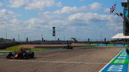 Verstappen aguanta la presión de Hamilton y logra una merecida victoria en Austin.