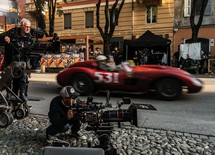 Adam Driver y Penélope Cruz protagonizan Ferrari, la vida del piloto Enzo Ferrari