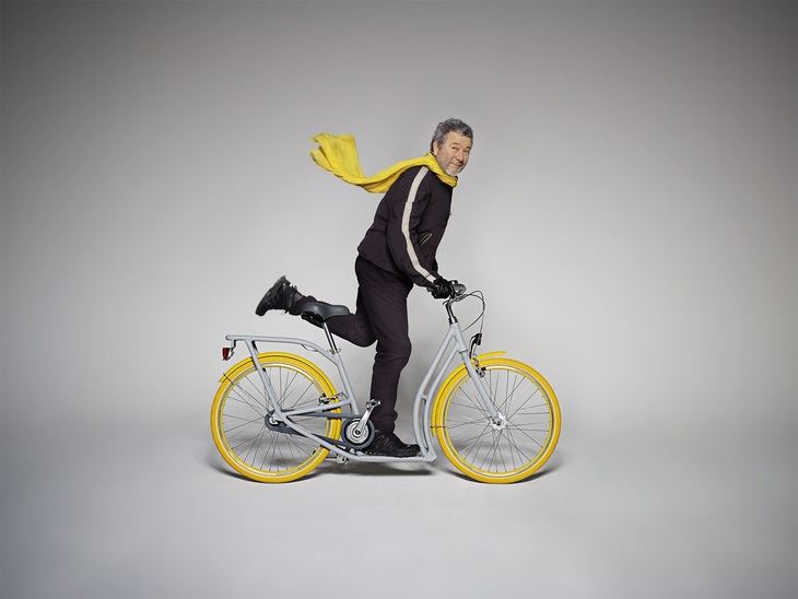Philippe Starck y Peugeot crean un híbrido entre bicicleta, patinete y scooter