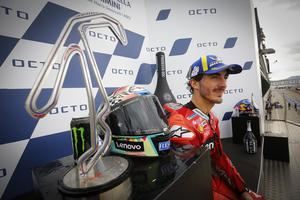 Bagnaia consigue el triunfo en casa