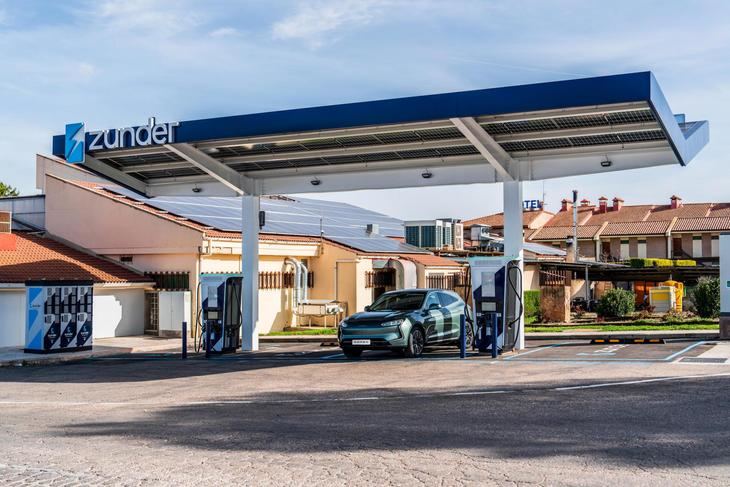 El Grupo Invicta Motor y Zunder se unen para impulsar la movilidad eléctrica en España