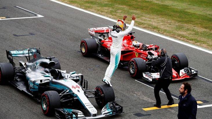 Hamilton cumplió los pronósticos con una vuelta estratosférica