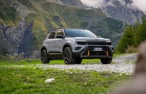 Nueva colaboración entre Jeep y The North Face para presentar el exclusivo Avenger 4xe The North Face Edition