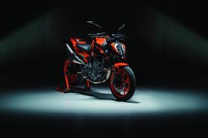 Nueva KTM 890 DUKE GP 2022, más agresiva y dinámica.